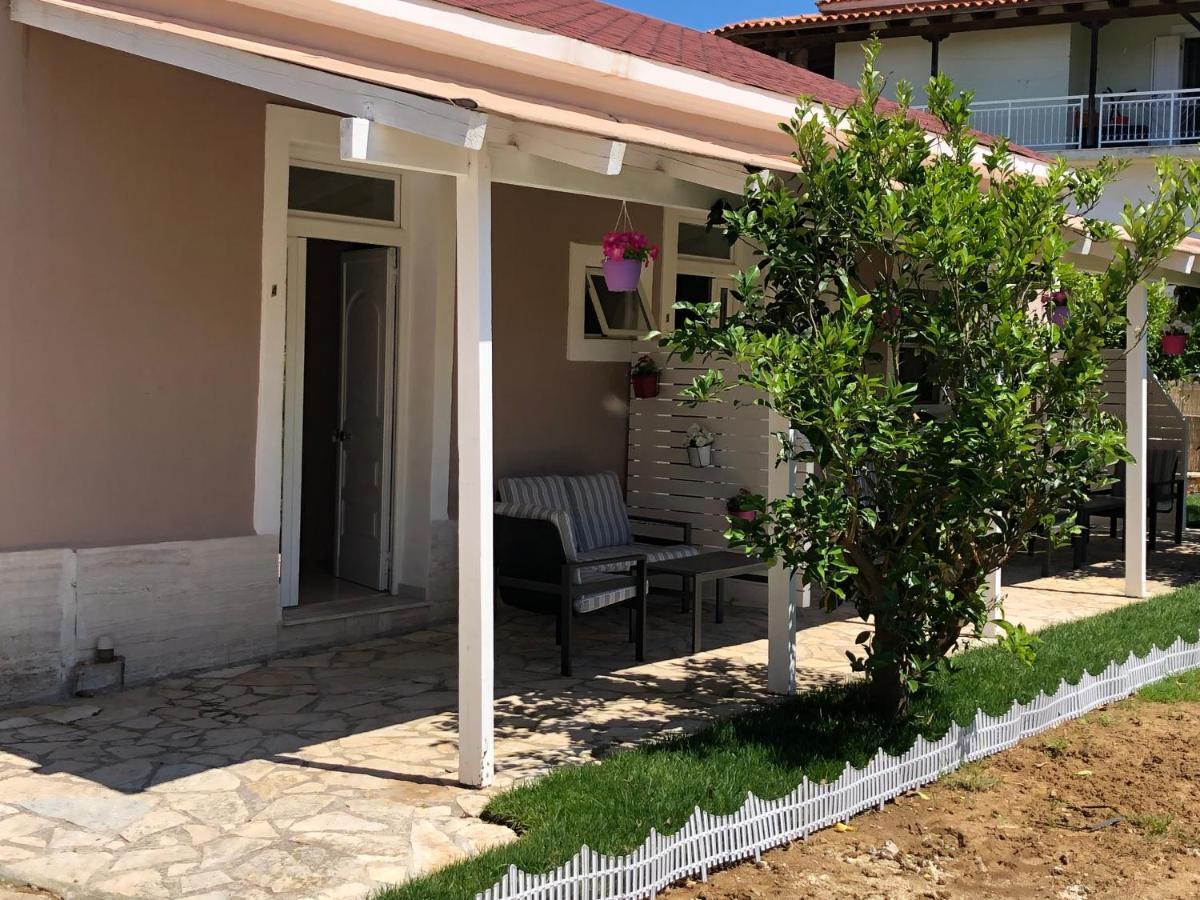 Petros Rooms & Apartments Lixúri Exterior foto